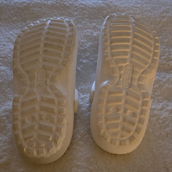 CROCS White Skull Design Clogs - Picture 5 of 5